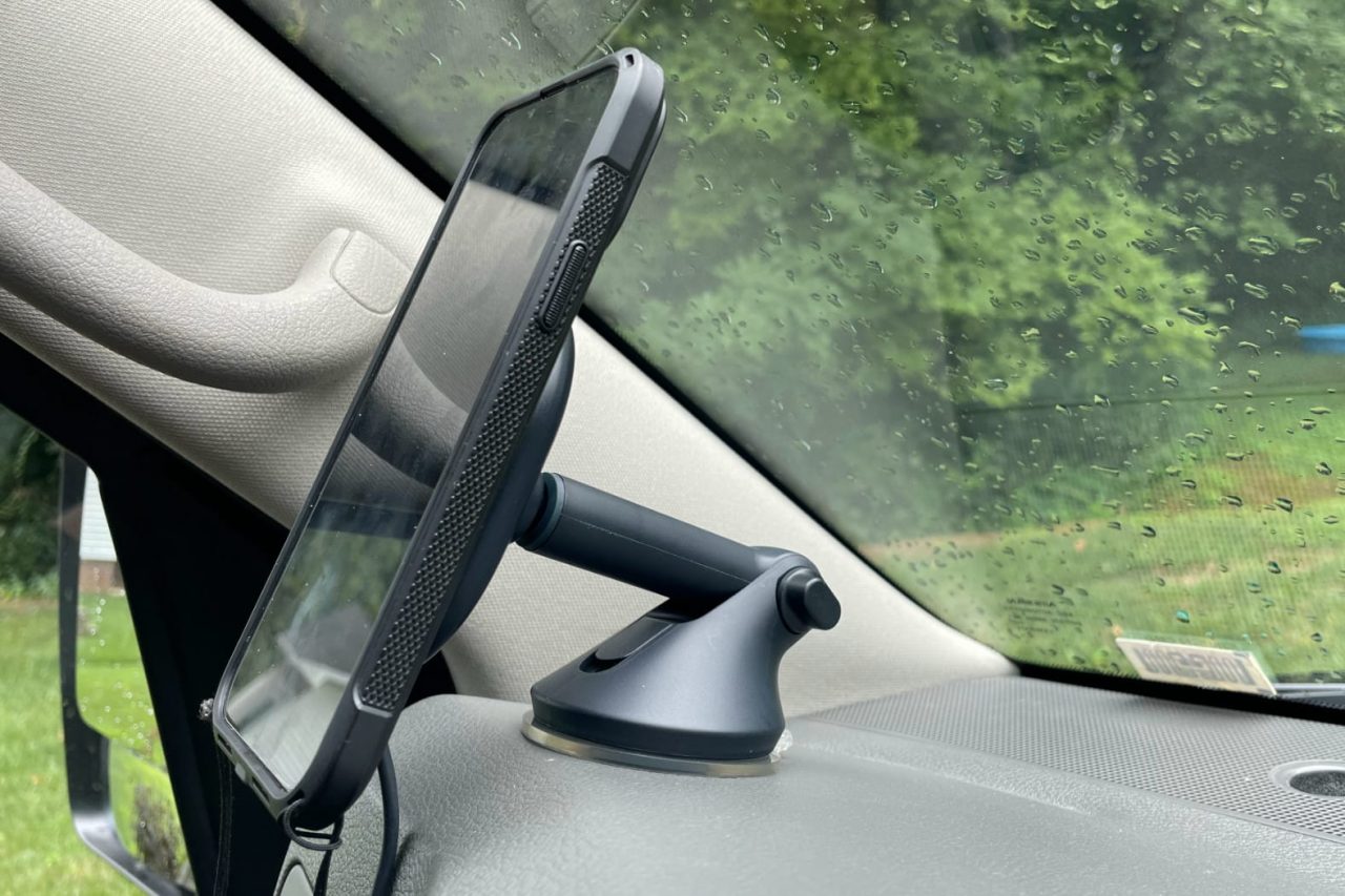 iOttie Velox Magnetic Wireless Dash & Windshield Charging Mount