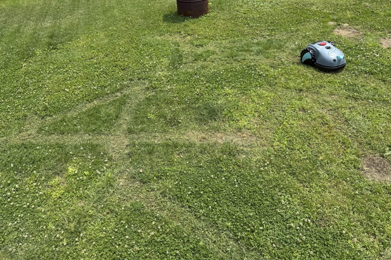 Lawncare V100 Robot Lawn Mower