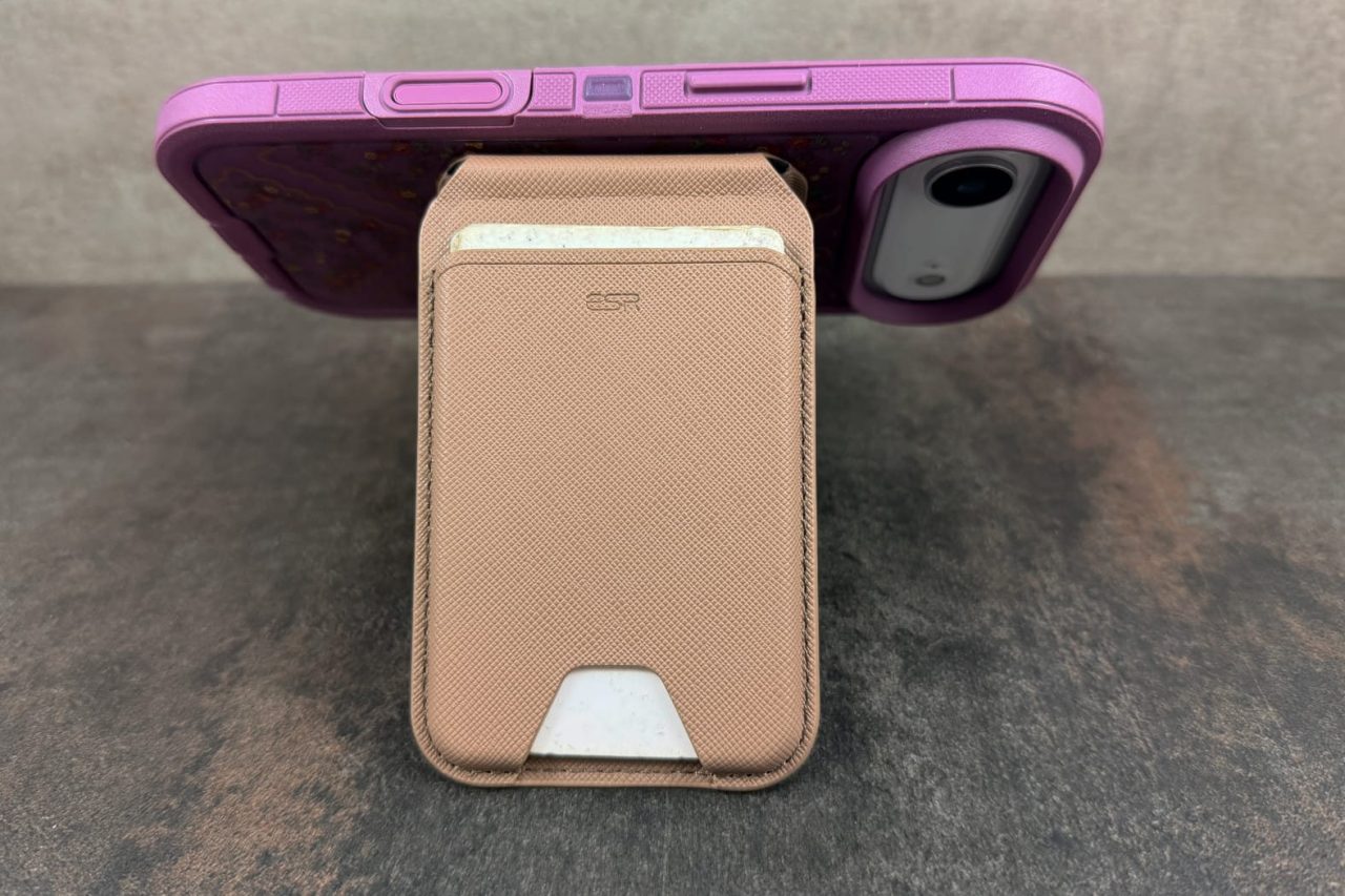 ESR Aura Wallet Stand