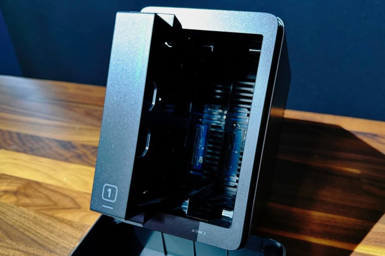 UGREEN NASync DH2300 NAS
